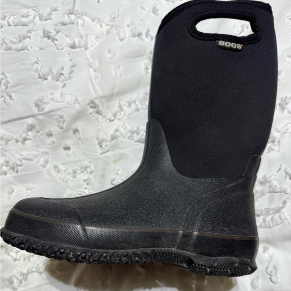 BOGS Kids Size 4. Great shape! Less expensive than Black Friday sale!! - Picture 2 of 12
